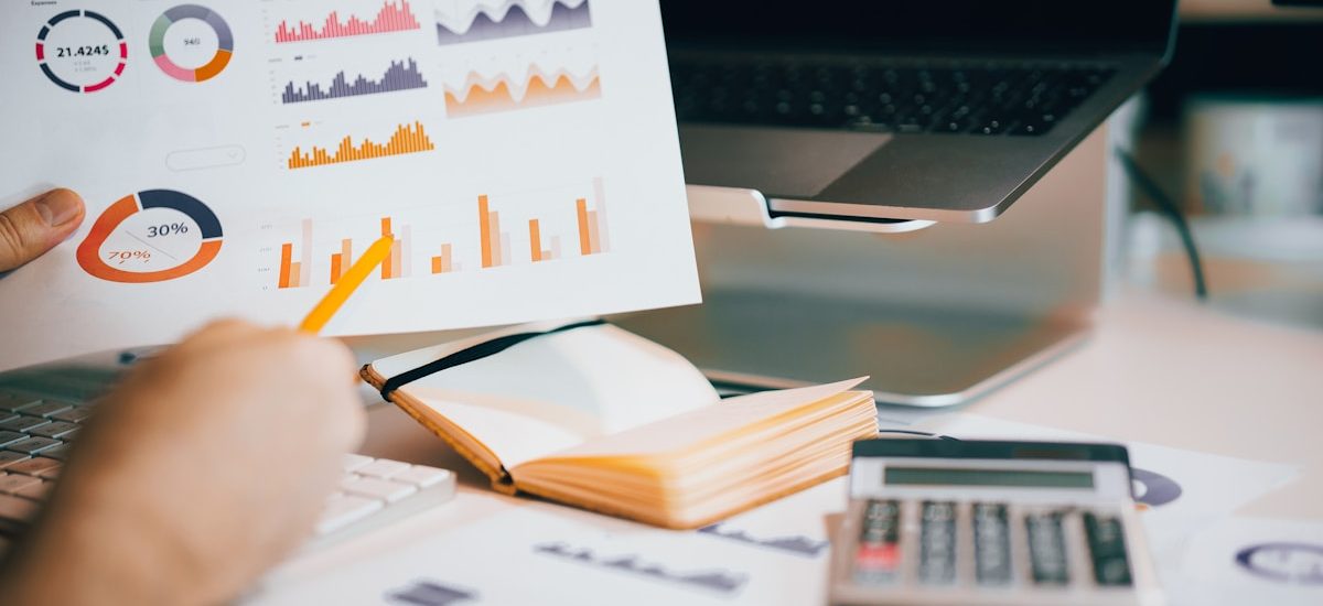 5 Essential SaaS Marketing Report Components to Align Your Team with Revenue Goals